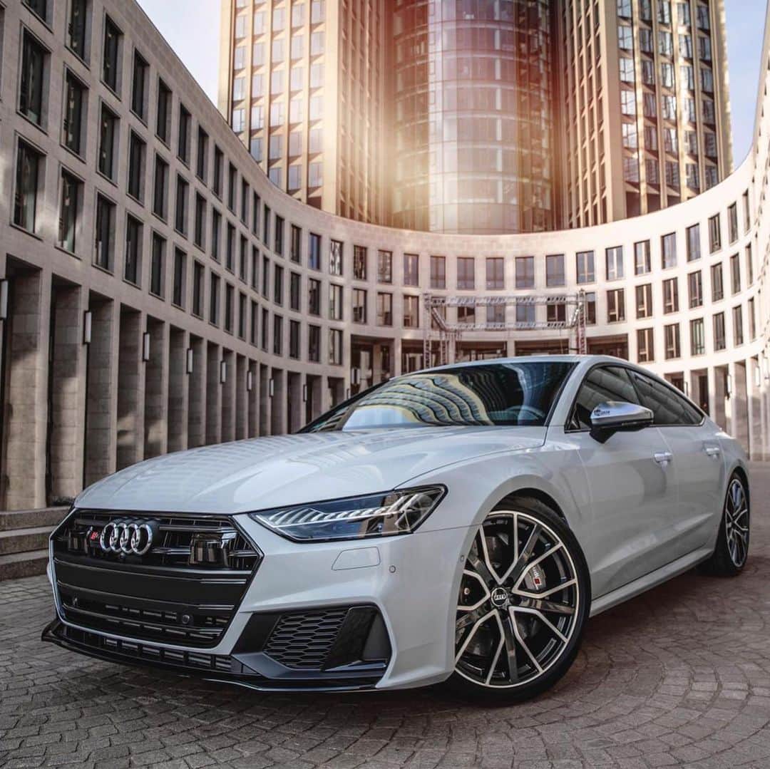 CarsWithoutLimitsさんのインスタグラム写真 - (CarsWithoutLimitsInstagram)「2020 @audicanada S7 Sportback Photo @auditography  #carswithoutlimits #toronto #s7」5月24日 11時36分 - carswithoutlimits