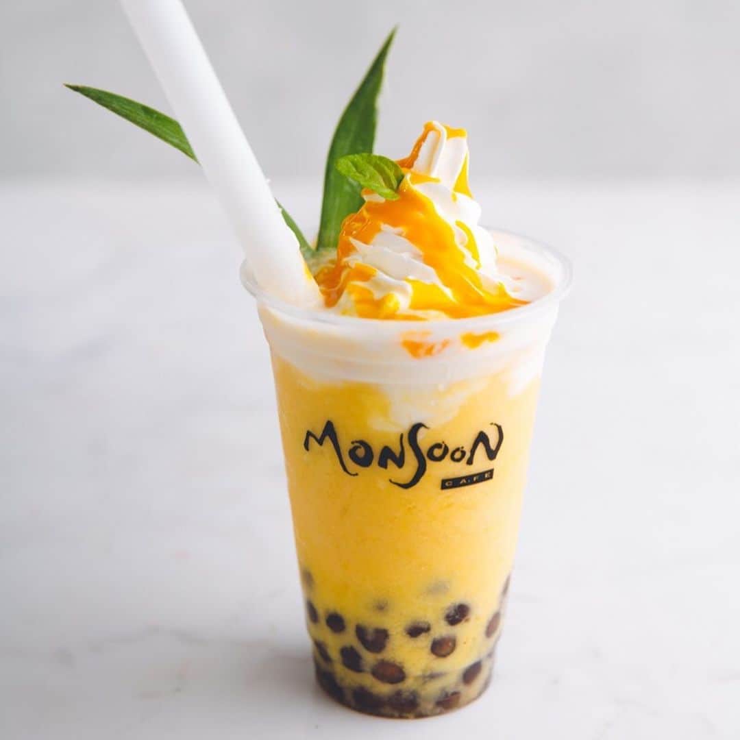 モンスーンカフェさんのインスタグラム写真 - (モンスーンカフェInstagram)「【モンスーンカフェ】いよいよ今日から販売スタート‼️ マンゴーフェア5/ 24（金）開始！ . .  モンスーンカフェの夏がやってくる！人気のスイーツメニューがトロピカルな夏仕立てにチェンジ！ フレッシュな濃厚生マンゴーの果肉がごろごろ入った、4種のアジアンスイーツをお楽しみください！  マンゴーコラーダボバ　／680円 マンゴーハロハロ　／880円 マンゴーパラタ　／880円 マンゴータンゴ　／650円 ※価格はすべて税別 ※ボバのみ、フレッシュマンゴーではございません。 販売店舗：代官山／お台場／舞浜イクスピアリ／たまプラーザ／恵比寿／G-Zone銀座／ 自由が丘／表参道／ららぽーとTOKYO-BAY／さいたま新都心 ※さいたま新都心の店舗につきましては一部お取り扱い商品が異なります。  販売期間：2019年5月24日（金）～8月下旬頃終了予定  #マンゴーフェア #マンゴー #フレッシュマンゴー #ボバ #boba #ハロハロ #新メニュー #エスニック料理 #タピオ #カフェ #カフェ巡り #カフェ好き #カフェスタグラム #カフェタイム #カフェ部 #生マンゴー #monsooncafe #モンスーンカフェ #マンゴータンゴ #パラタ #夏 #夏メニュー #人気 #スイーツ #スイーツ巡り #スイーツ大好き #mangofair」5月24日 11時53分 - monsooncafe_gd