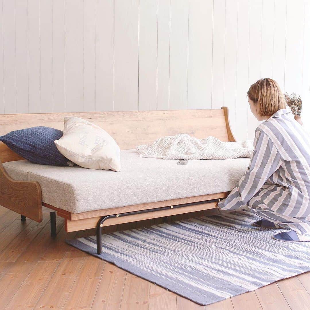 journal standard Furnitureさんのインスタグラム写真 - (journal standard FurnitureInstagram)「ソファとして、ベッドとして、 足を伸ばしたり寝っ転がってみたり あぐらをかいてもいいのでは  ソファは一番のくつろぎの場ですから。  HABITA SOFA BED ¥200,000+tax  #journalstandardfurniture #sofabed #daybed #家具 #豊かな暮らし」5月24日 12時00分 - js_furniture
