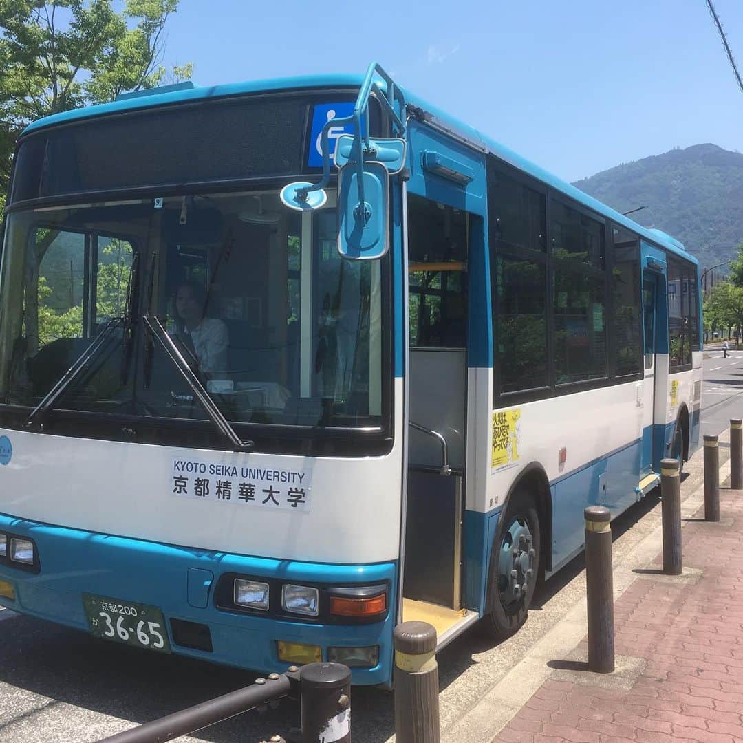 青木俊直さんのインスタグラム写真 - (青木俊直Instagram)「護送車のようなカラーリングのスクールバス」5月24日 12時01分 - aoki818