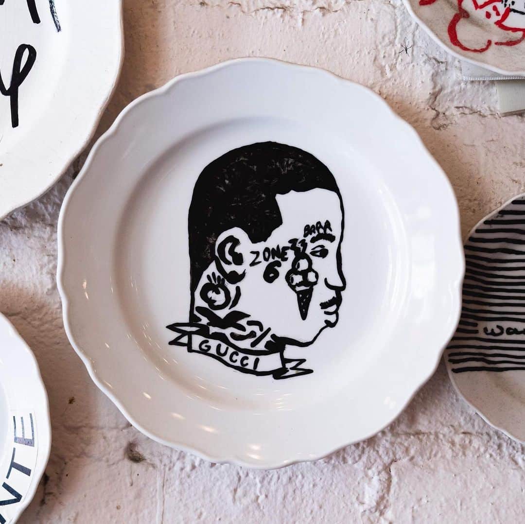 HYPEBEASTさんのインスタグラム写真 - (HYPEBEASTInstagram)「@hypebeastart: HYPEBEAST is the latest addition to @santambroeus’ celebrated art plate series. The artwork has been hand-painted by multifaceted NYC artist @josandwich, and draws inspiration from Chinese mythology and dragons. Head to the link in our bio to learn more. Photo: Eddie Lee/HYPEBEAST」5月24日 12時12分 - hypebeast