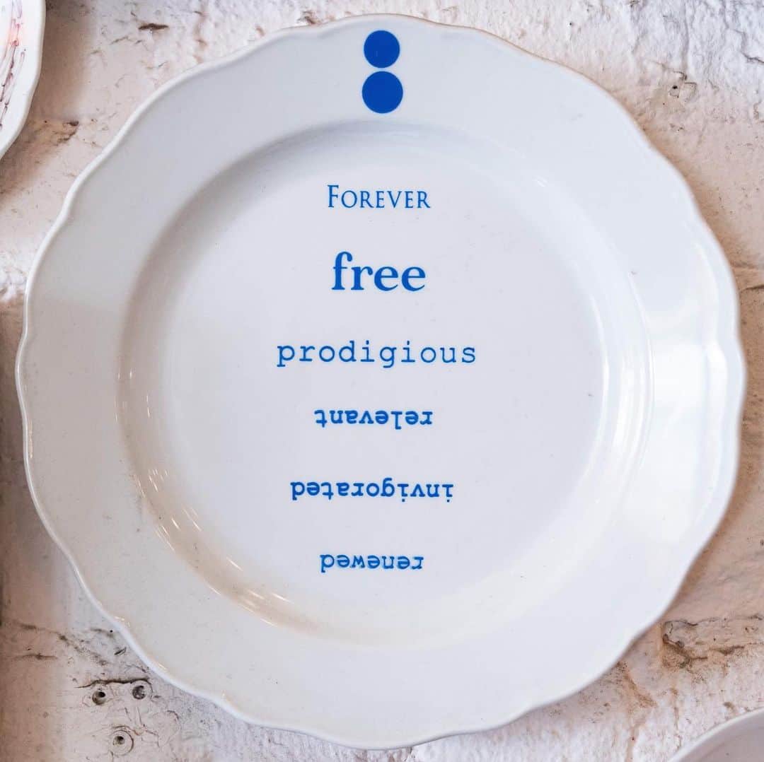 HYPEBEASTさんのインスタグラム写真 - (HYPEBEASTInstagram)「@hypebeastart: HYPEBEAST is the latest addition to @santambroeus’ celebrated art plate series. The artwork has been hand-painted by multifaceted NYC artist @josandwich, and draws inspiration from Chinese mythology and dragons. Head to the link in our bio to learn more. Photo: Eddie Lee/HYPEBEAST」5月24日 12時12分 - hypebeast