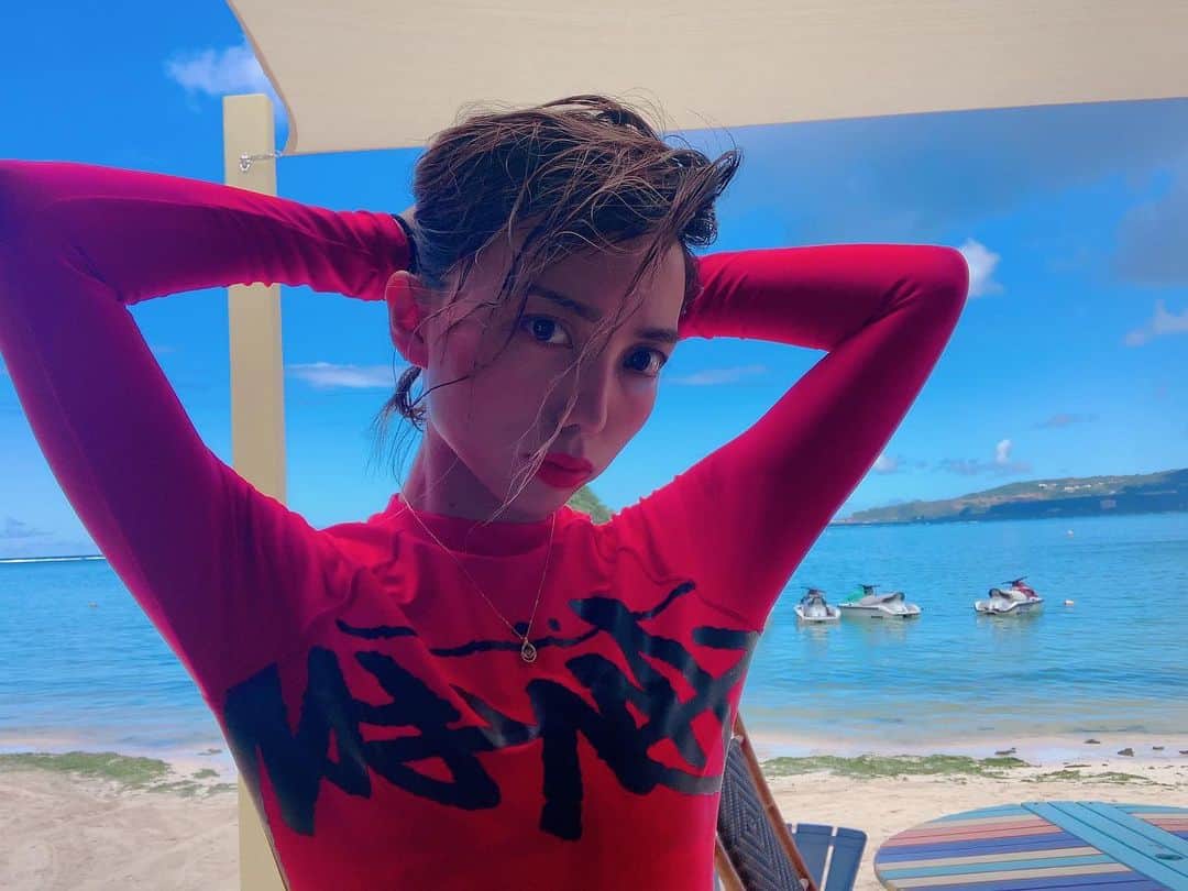 のインスタグラム：「‪ひさびさに海外〜✨‬ ‪グアム🇬🇺🌺🌺‬ ‪行ってもう帰ってきたよ😆‼️‬ . ‪たまにはリフレッシュして海のお力借りよ〜🙂🙏🏻🌊🌊🌊‬ . ‪ジェットスキー乗ったり、バギー乗ったりして爽快だった👣🛵🛥💨💨💨‬ . #Guam #グアム #リフレッシュ」
