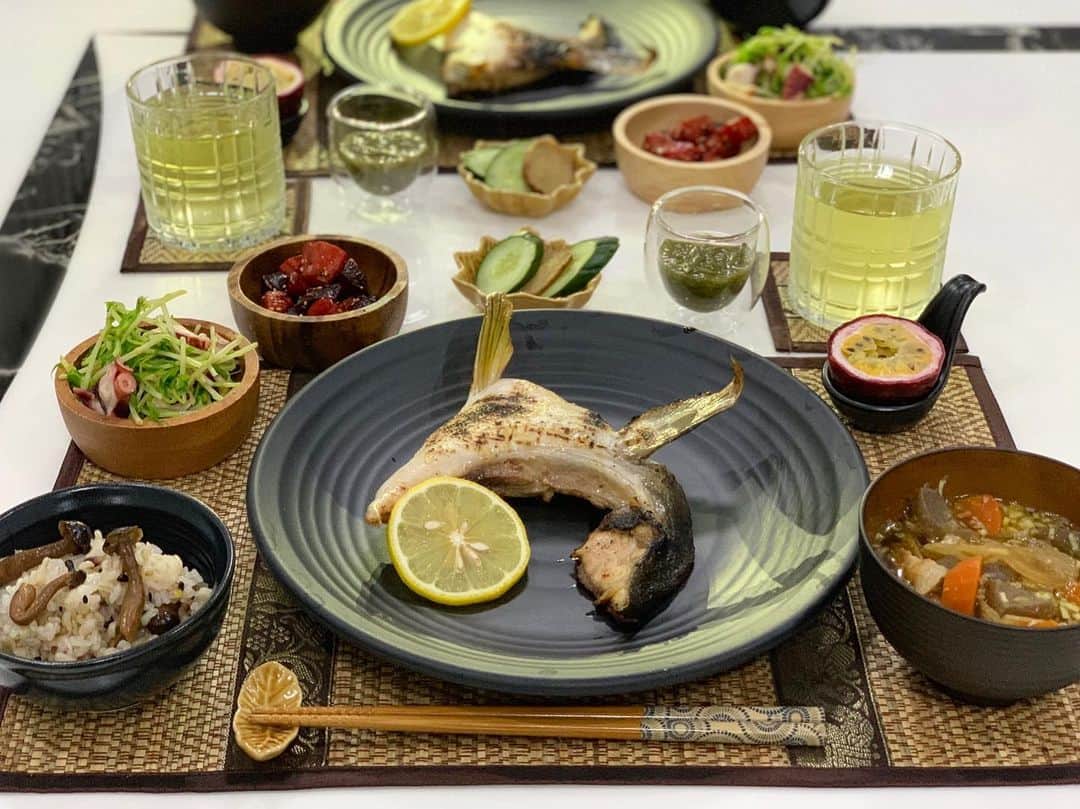 細貝萌さんのインスタグラム写真 - (細貝萌Instagram)「I like the dishes you cook for me.Thanks🙏🏼たまには毎日の食事も‥😄❤️ 🍽 @sayaka_nakamura3 @sayaka_nakamura_food  #buriram#thailand#food#wifecooking#japanesefood」5月24日 12時13分 - hajime_hosogai_official