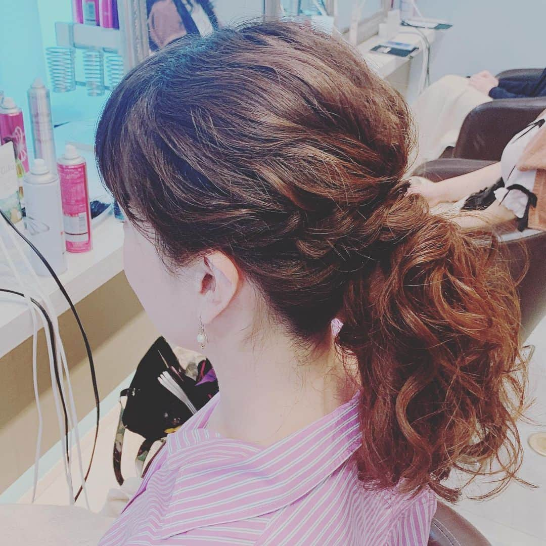 新垣泉子さんのインスタグラム写真 - (新垣泉子Instagram)「ポニーテール風アレンジ☆  #ヘアアレンジ #アップスタイル #ポニーテールアレンジ  #ポニーテール風  #ポニーテール #tnc #アナウンサー #お仕事ヘア」5月24日 12時31分 - motoko.arakaki