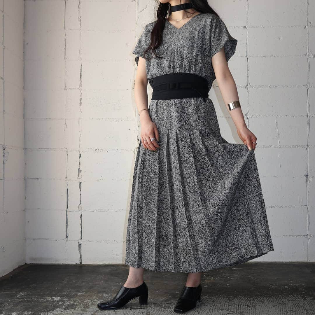 吉祥寺 古着屋 Orfeoさんのインスタグラム写真 - (吉祥寺 古着屋 OrfeoInstagram)「Black×White Pattern Dress  #orfeo #kichijoji #tokyo #vintage #used #fashion #coordinate #outfits  掲載商品のお問い合わせはメールにて承っております。コメント、DMでのお問い合わせは受け付けておりませんのでご了承ください。」5月24日 12時28分 - orfeokichijoji