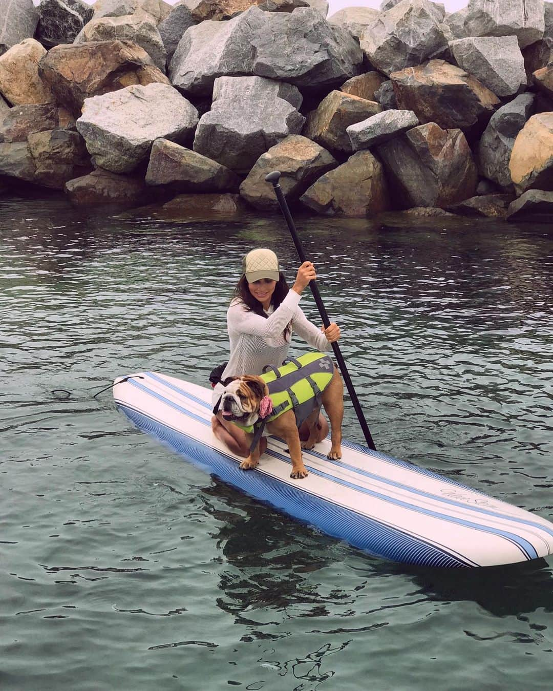 Alexia Clarkさんのインスタグラム写真 - (Alexia ClarkInstagram)「I know what’s on the top of my summer to do list! I also really want to try paddle board yoga! Have any of you tried that?! . . www.alexia-clark.com . . #alexiaclark #queenofworkouts #queenteam #queen2019 #bulldog #fitness #workout #paddleboard #beach #fitforHisreason」5月24日 12時34分 - alexia_clark