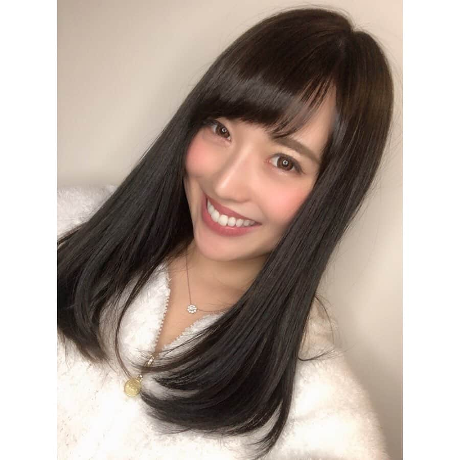 岡英里さんのインスタグラム写真 - (岡英里Instagram)「大阪に向けてヘアカラーとトリートメントを受けに #cupola表参道 に行ってきましたー😋 . . 今回も暗めでオーダーしましたが、透明感のある綺麗なカラーになりました🌟 . . ストレートで仕上げてもらったら驚きの艶感でより綺麗なサラサラ髪に💕 . . 南川さん @masaruman ありがとうございました😂 . . #岡英里 #おかえり #グラビアアイドル #ヘアカラー #こだわり #トリートメント #美容室 #表参道 #原宿 #明治神宮前 #クーポラ #タンクトップ美容師 #南川勝 #艶髪 #サラサラ #綺麗 #美髪 #ヘアケア #cupola #cupolaomotesando #hair #haircolor #treatment #beauty #japanese #gravure #gravureidol」5月24日 12時36分 - okaeri0424