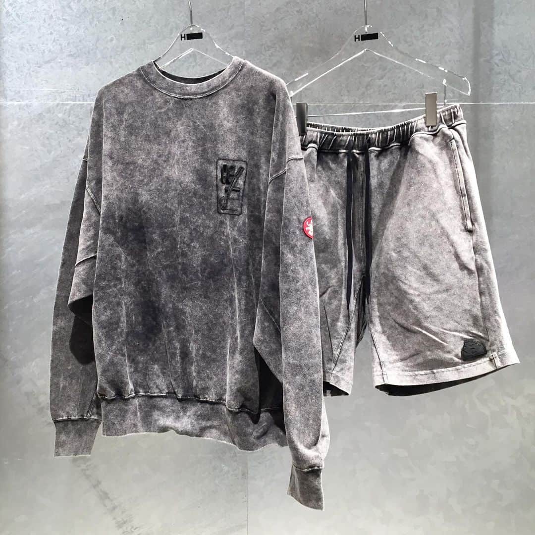 のインスタグラム：「5月25日(土)発売 ＜C.E＞ for ＜BEAUTY&YOUTH＞  crew neck ¥19,000-(+tax) rib shorts ¥18,000-(+tax)  #H_beautyandyouth @h_beautyandyouth  #BEAUTYANDYOUTH #Unitedarrows #CAVEMPT」