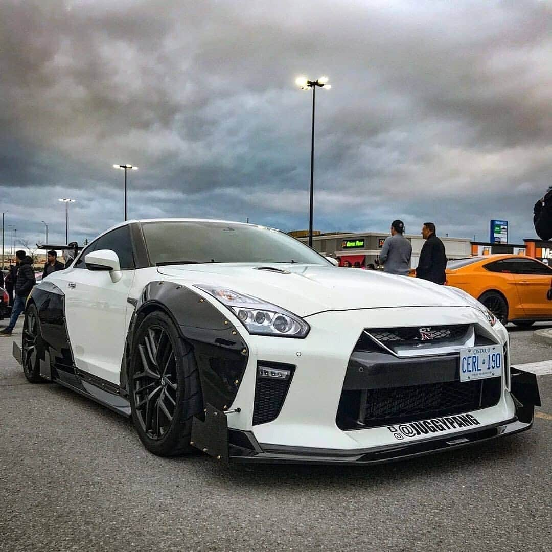 Kik:SoLeimanRTさんのインスタグラム写真 - (Kik:SoLeimanRTInstagram)「Widebody Carbon GTR Hot or Not? Owner @juggypang」5月24日 12時51分 - carinstagram