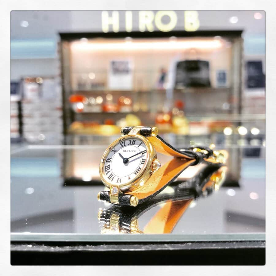 HIROBさんのインスタグラム写真 - (HIROBInstagram)「【HIROB札幌店】﻿ Vintage Cartier Mini Vendome ﻿ 人気のダイヤ付きのミニヴァンドームが入荷しております。﻿ ﻿ 5月24日（金）〜5月28日（火）の期間中に﻿ レザーベルトのvintage watchをご購入で、﻿ ベルト1本プレゼントのイベントを﻿ 開催しております。﻿ ﻿ ﻿  お問い合わせはHIROB札幌店まで。﻿ 011-209-5119﻿ #Antique﻿﻿ #アンティーク﻿﻿ #vintage﻿﻿ #ヴィンテージ﻿﻿ #fashionista﻿﻿ #instagood﻿﻿ #OOTD﻿﻿ #love﻿﻿ #YOLO﻿﻿ #accessories﻿﻿ #アクセサリー﻿﻿ #Fashion﻿﻿ #時計﻿﻿ #腕時計﻿﻿ #watch﻿﻿ #自分へのご褒美﻿﻿ #baycrews﻿﻿ #hirob﻿﻿ #ヒロブ札幌﻿﻿ #札幌ステラプレイス﻿﻿ #stellarplace﻿﻿ #ステラプレイス﻿﻿ #北海道﻿﻿ #hokkaido﻿﻿ #札幌﻿﻿ #sapporo ﻿﻿ #vintageCartier﻿ #MiniVendome #vintagecartierMiniVendome」5月24日 12時53分 - hirob.jp