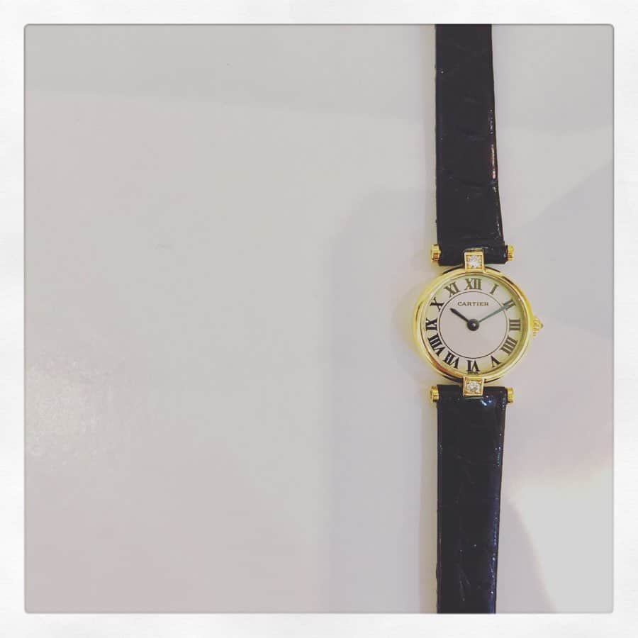 HIROBさんのインスタグラム写真 - (HIROBInstagram)「【HIROB札幌店】﻿ Vintage Cartier Mini Vendome ﻿ 人気のダイヤ付きのミニヴァンドームが入荷しております。﻿ ﻿ 5月24日（金）〜5月28日（火）の期間中に﻿ レザーベルトのvintage watchをご購入で、﻿ ベルト1本プレゼントのイベントを﻿ 開催しております。﻿ ﻿ ﻿  お問い合わせはHIROB札幌店まで。﻿ 011-209-5119﻿ #Antique﻿﻿ #アンティーク﻿﻿ #vintage﻿﻿ #ヴィンテージ﻿﻿ #fashionista﻿﻿ #instagood﻿﻿ #OOTD﻿﻿ #love﻿﻿ #YOLO﻿﻿ #accessories﻿﻿ #アクセサリー﻿﻿ #Fashion﻿﻿ #時計﻿﻿ #腕時計﻿﻿ #watch﻿﻿ #自分へのご褒美﻿﻿ #baycrews﻿﻿ #hirob﻿﻿ #ヒロブ札幌﻿﻿ #札幌ステラプレイス﻿﻿ #stellarplace﻿﻿ #ステラプレイス﻿﻿ #北海道﻿﻿ #hokkaido﻿﻿ #札幌﻿﻿ #sapporo ﻿﻿ #vintageCartier﻿ #MiniVendome #vintagecartierMiniVendome」5月24日 12時53分 - hirob.jp