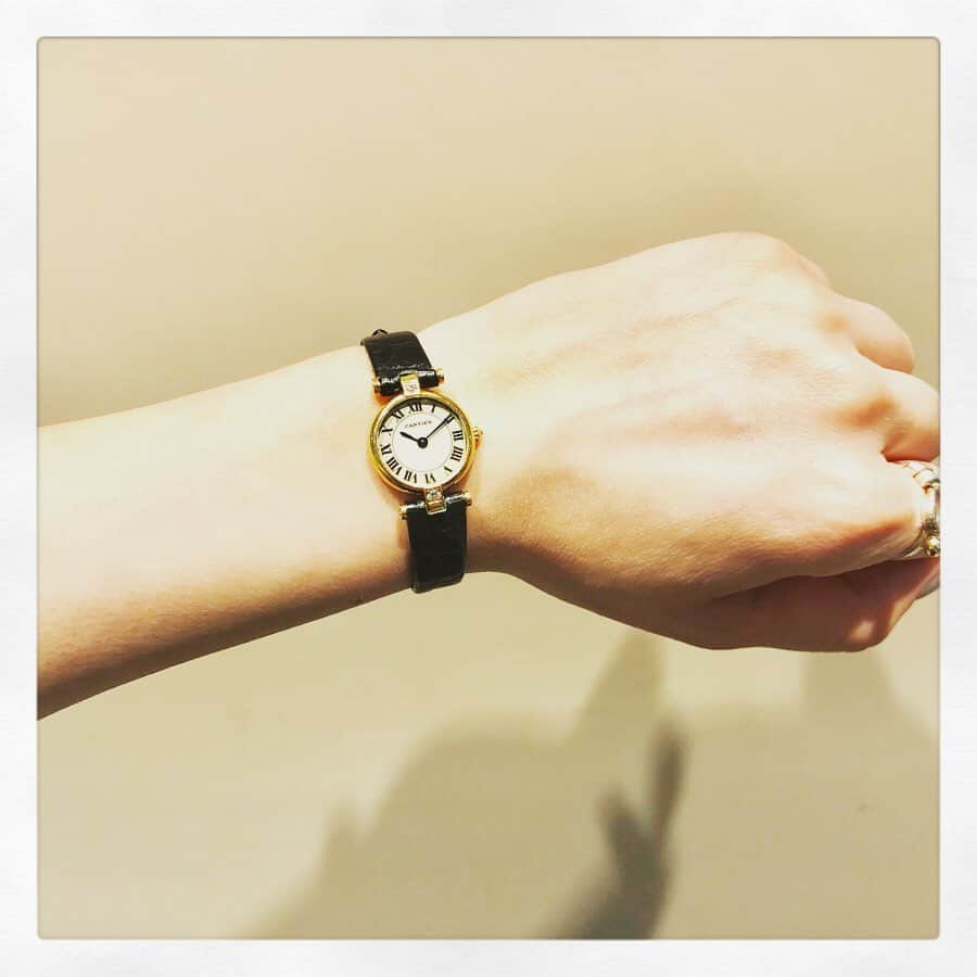 HIROBさんのインスタグラム写真 - (HIROBInstagram)「【HIROB札幌店】﻿ Vintage Cartier Mini Vendome ﻿ 人気のダイヤ付きのミニヴァンドームが入荷しております。﻿ ﻿ 5月24日（金）〜5月28日（火）の期間中に﻿ レザーベルトのvintage watchをご購入で、﻿ ベルト1本プレゼントのイベントを﻿ 開催しております。﻿ ﻿ ﻿  お問い合わせはHIROB札幌店まで。﻿ 011-209-5119﻿ #Antique﻿﻿ #アンティーク﻿﻿ #vintage﻿﻿ #ヴィンテージ﻿﻿ #fashionista﻿﻿ #instagood﻿﻿ #OOTD﻿﻿ #love﻿﻿ #YOLO﻿﻿ #accessories﻿﻿ #アクセサリー﻿﻿ #Fashion﻿﻿ #時計﻿﻿ #腕時計﻿﻿ #watch﻿﻿ #自分へのご褒美﻿﻿ #baycrews﻿﻿ #hirob﻿﻿ #ヒロブ札幌﻿﻿ #札幌ステラプレイス﻿﻿ #stellarplace﻿﻿ #ステラプレイス﻿﻿ #北海道﻿﻿ #hokkaido﻿﻿ #札幌﻿﻿ #sapporo ﻿﻿ #vintageCartier﻿ #MiniVendome #vintagecartierMiniVendome」5月24日 12時53分 - hirob.jp