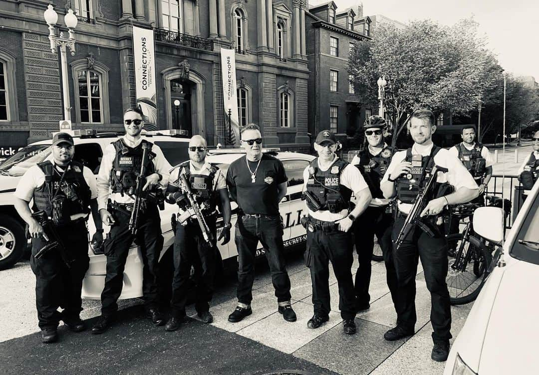 ロバート・パトリックさんのインスタグラム写真 - (ロバート・パトリックInstagram)「Today in Washington D.C. Met Retired General George Nicolson, Secret Service Harley-Davidson Motorcycle Division, Secret Service Motorcade. Two female Secret Service  members. One is the first Female Motorcycle Rider! Pretty Cool! Tomorrow is going to be epic! #ride #ridetothewall2019 #rollingthunder #harleydavidson #america」5月24日 12時56分 - ripfighter