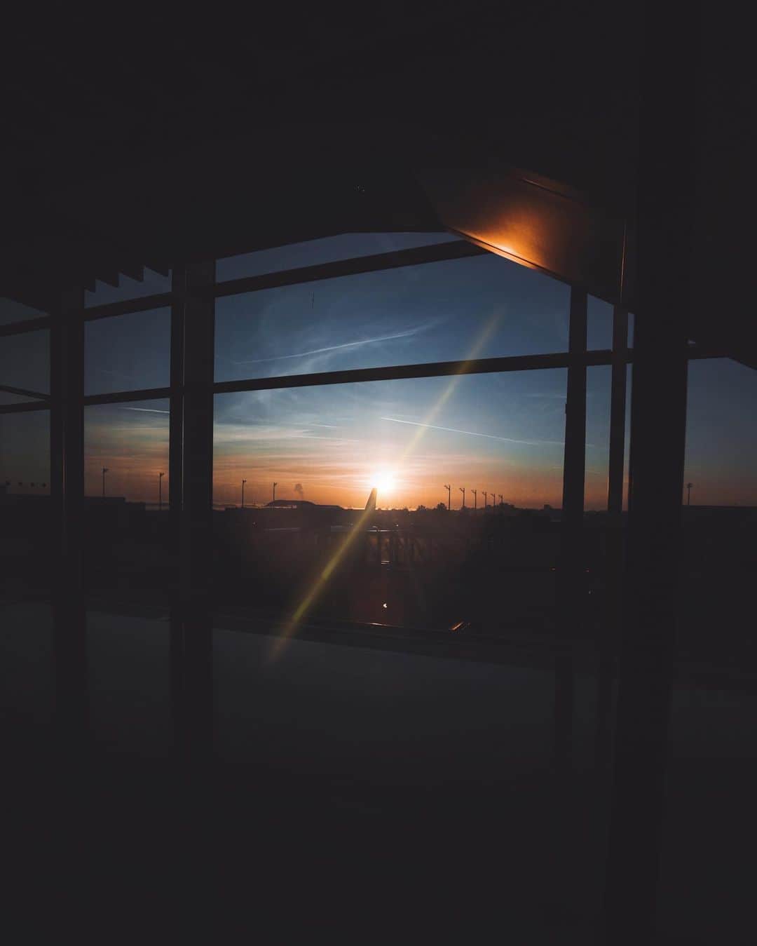s ᴇ  ɴ ᴋ ᴄのインスタグラム：「🌇 To record my first time in Germany 🇩🇪 (Just a passerby tho) #seanalogue」