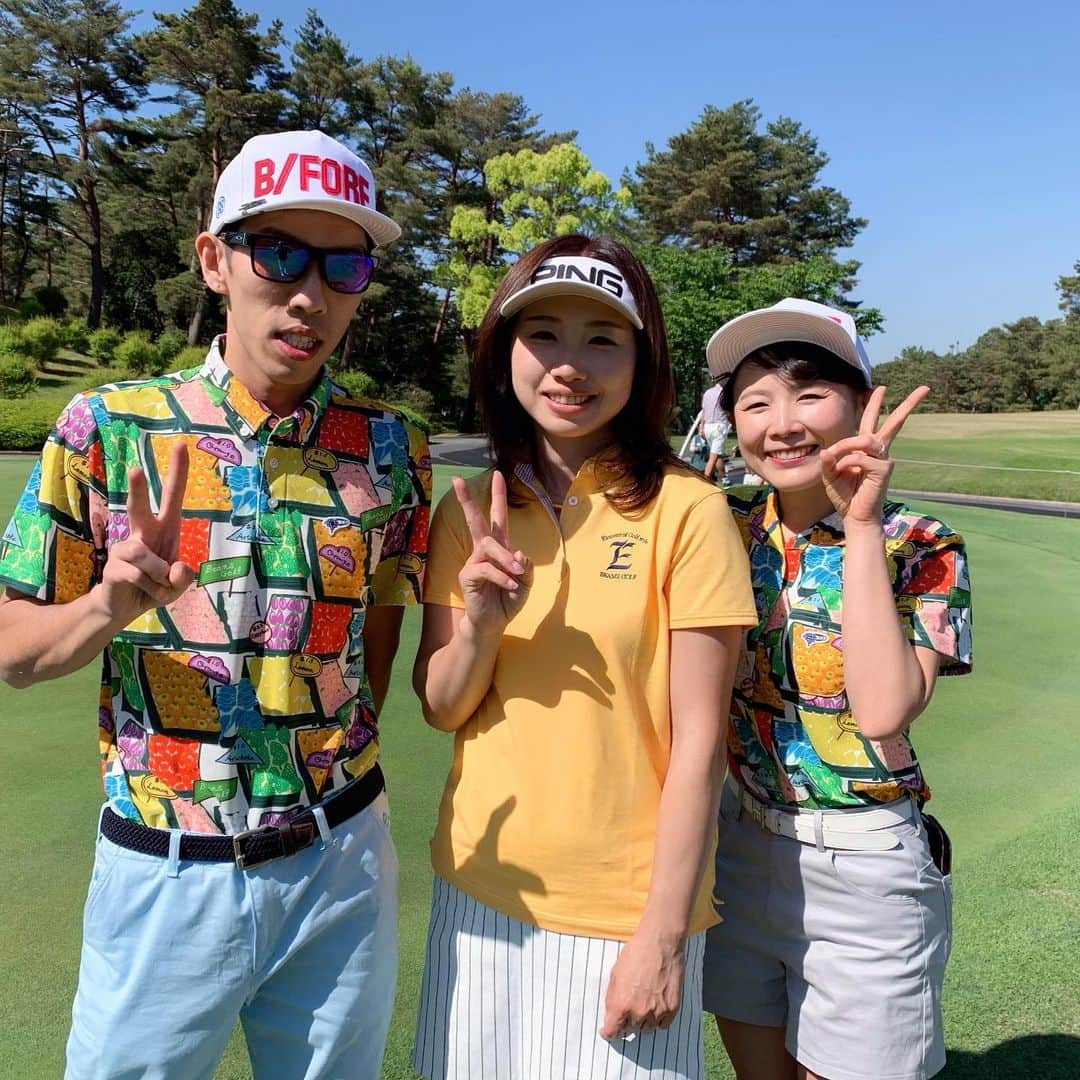 勝又優美さんのインスタグラム写真 - (勝又優美Instagram)「BEAMS GOLF CUP in 関西！！！ たまたま、ベストドレッサー賞受賞の方たちと写真撮ってました〜〜🤗 さすが、めっちゃオシャレ〜〜☺️ 男性ベストドレッサー賞 写真1枚目の白いポロシャツの方 女性ベストドレッサー賞  写真2枚目の右の方  ですね！！ #beamsgolfcup#関西#有馬ロイヤルゴルフクラブ#ベストドレッサー賞#beamsgolf #堀尾研仁 #勝又優美 #ping#ゴルフ#ゴルフレッスン #ゴルフ女子 #golf#lpgaティーチングプロ#lpga #golfstagram#golfcoach #golfpro#golflesson#ゴルフコーチ#golfshot#instagolf #ゴルフウェア #ゴルフウェアコーデ」5月24日 12時57分 - yumi.katsumata