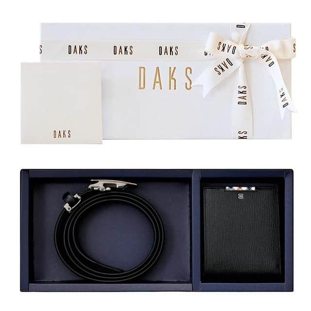 DAKS Koreaさんのインスタグラム写真 - (DAKS KoreaInstagram)「• DAKS accessories  닥스에서 가장 사랑받는 베스트 지갑과 벨트로 구성한 SET! 합리적인 가격에 실속있는 구성으로 선보이는 닥스 패키지 세트를 감사한 분들에게 선물하세요! . [MD’s Pick] #DBWA9E979BK . #닥스 #닥스코리아 #닥스액세서리 #DAKS #DAKSACCESSORIES #Lfmall #벨트지갑세트 #남성지갑 #남성벨트 #남성선물추천」5月24日 13時05分 - dakskorea_accessories