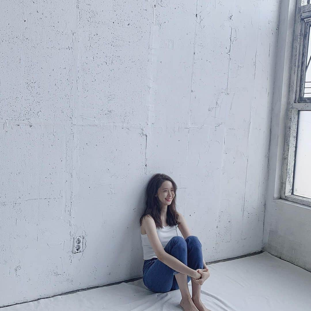 ユナさんのインスタグラム写真 - (ユナInstagram)「D-6 #SpecialAlbum 💿 #AWALKTOREMEMBER #융스타그램」5月24日 13時10分 - yoona__lim