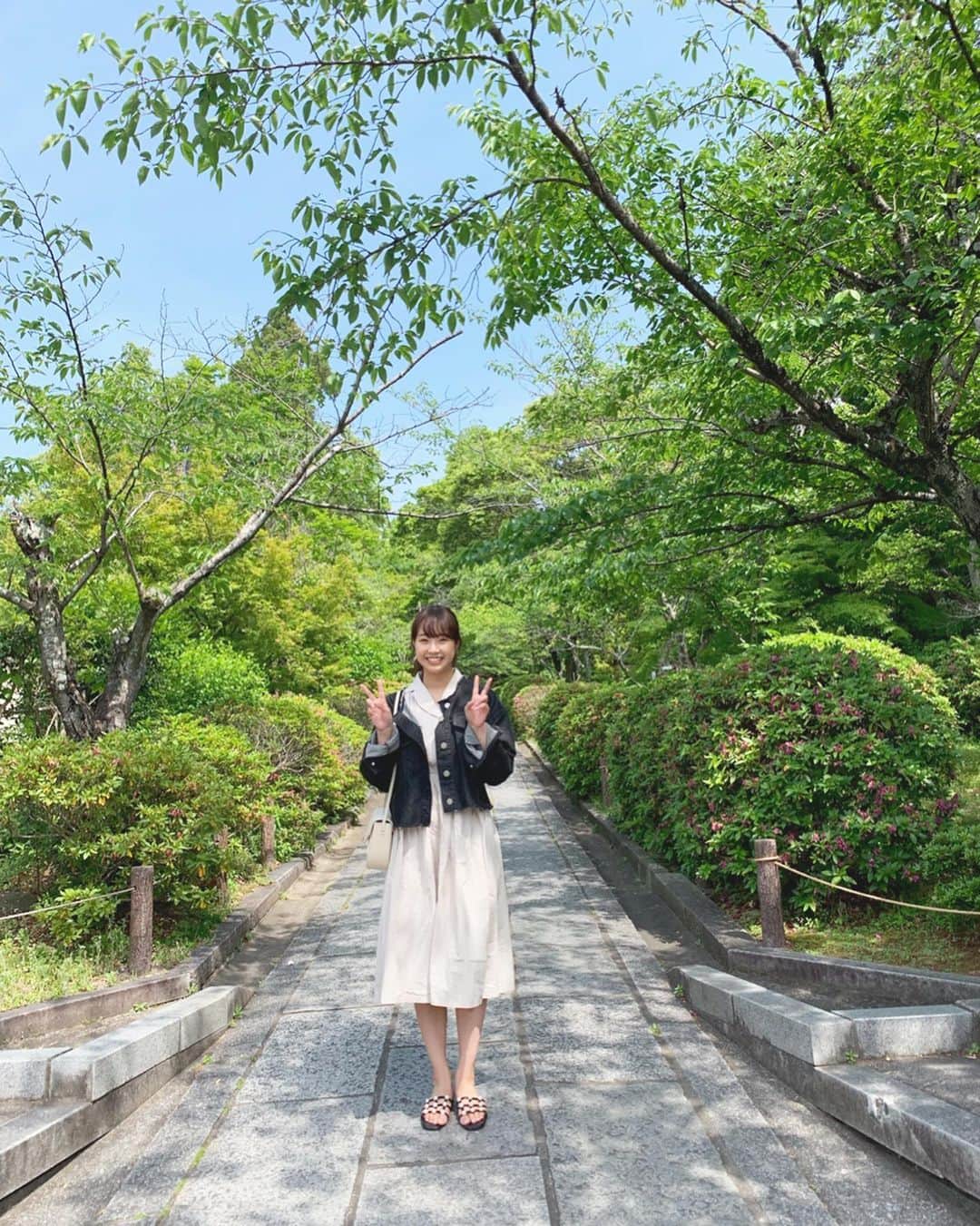 加藤夕夏さんのインスタグラム写真 - (加藤夕夏Instagram)「﻿ ﻿ ﻿ 新緑の道〜🌳🌳﻿ ﻿ ﻿ ﻿ 気持ちよすぎて﻿ 平和な顔してます✌️😁✌️笑﻿ ﻿ ﻿ ﻿ 京都の写真﻿ ﻿ お付き合いありがとうございました🤗﻿ ﻿ ﻿ ﻿ また行きたいところを見つけて﻿ あんたんとももるんに報告したから﻿ 行けるといいなあ☺️﻿ ﻿ 京都好きすぎ😂﻿ ﻿ ﻿ ﻿ ﻿ #京都﻿ #京都観光﻿ #新緑﻿ #私服﻿ #うかしふく﻿ #ポニーテール﻿ ﻿」5月24日 13時14分 - uuka_nmb
