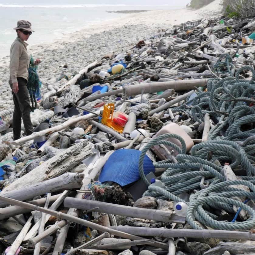 NBC Newsさんのインスタグラム写真 - (NBC NewsInstagram)「An estimated 414,000,000 pieces of debris are now littering Australia's Cocos Islands, and the vast majority of that waste is buried below the surface, according to a new study. Click the link in our bio for more. @nbcnewsmach . 📷 Silke Stuckenbrock」5月24日 13時22分 - nbcnews