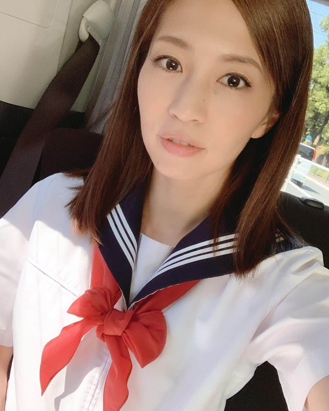 安田美沙子さんのインスタグラム写真 - (安田美沙子Instagram)「やはりきついけど。。笑 制服を着て、ロケをしたよ😊✨ やっぱり久々の制服にテンションが上がりました！あの頃を思い出すからかなぁ、あの頃って何年前かな。。。お見苦しいけどはしゃいでる安田を載せます。  #instagood #セーラー服」5月24日 13時29分 - yasuda_misako