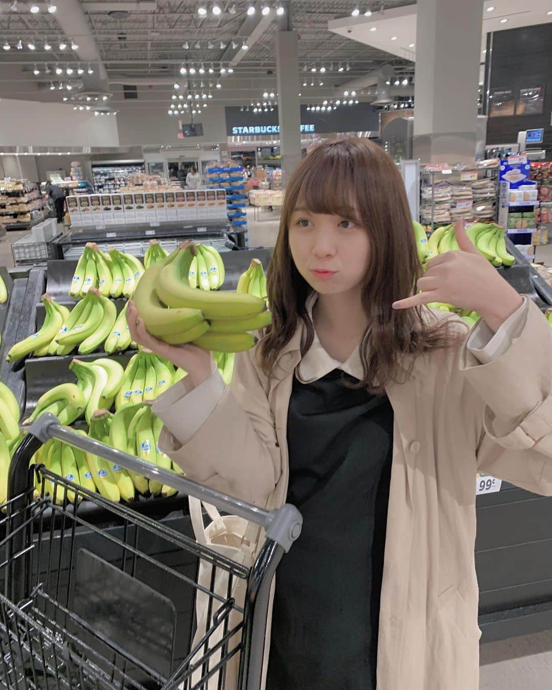 松田美里さんのインスタグラム写真 - (松田美里Instagram)「🍌It's still green( '-' )📞」5月24日 13時41分 - miri_matsuda