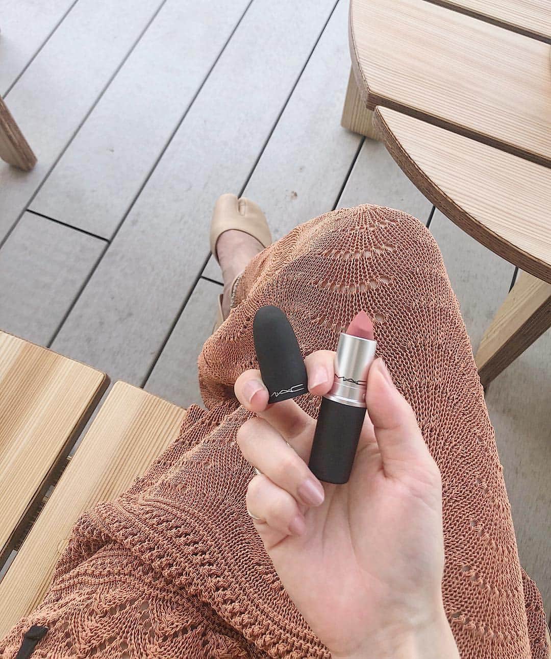 のインスタグラム：「ㅤㅤㅤㅤㅤㅤㅤㅤㅤㅤㅤㅤㅤ N e w 𓄼𓄼 ㅤㅤㅤㅤㅤㅤㅤㅤㅤㅤㅤㅤㅤ このリップめちゃすき 唇ふわふわになる だいすきなピンクベージュ🍑 ㅤㅤㅤㅤㅤㅤㅤㅤㅤㅤㅤㅤㅤ MAC パウダーキスのサルトリームーブ ㅤㅤㅤㅤㅤㅤㅤㅤㅤㅤㅤㅤㅤ #maclipstick #harメイク」