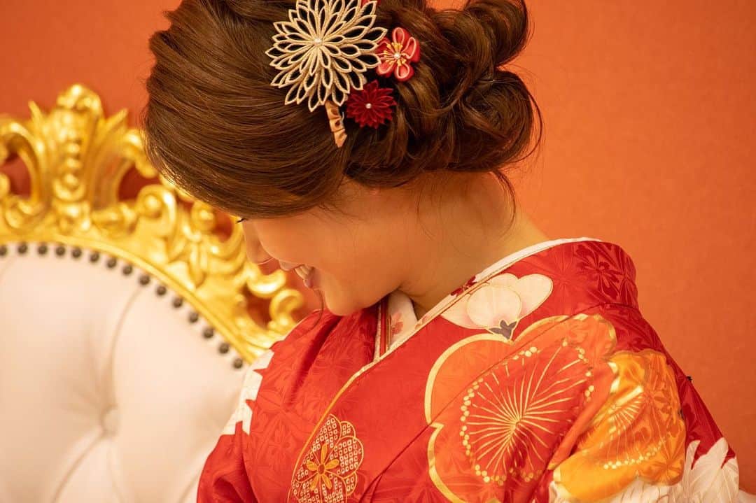 優美苑きものにじいろ@浴衣プレゼントのインスタグラム：「. 振袖姿に合わせたヘアメイクで、より華やかな振袖姿を演出いたします❣️💪 . 詳しくは @nijiiro_kimono . #優美苑きものにじいろ #広島 #福山市 #成人式 #kimono #着物コーディネート #着物 #成人式前撮り #前撮り #前撮り写真 #振袖レンタル#にじいろふりそで」