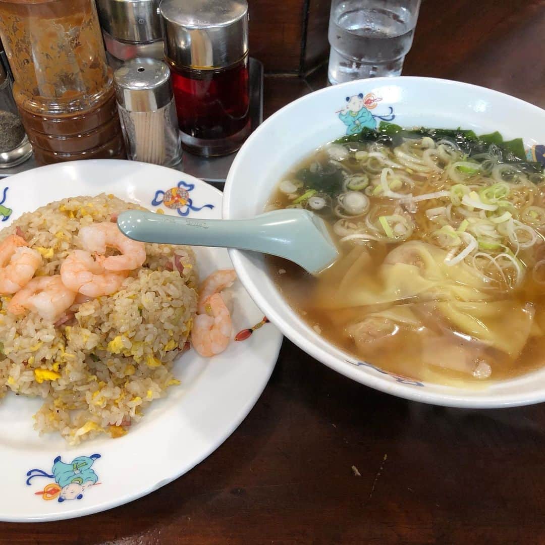 GOSAMARUのインスタグラム：「昨夜の記憶が所々が無い😅 テキーラ飲んだ辺りから飛んでる😭 色んな人と楽しく出会えたのが嬉しかった。 今から空港へ！！ その前に小学生の時から行ってる天龍さんへ！！ 美味し🤗 昔ながらのラーメンが食べたくなる時があります👍」