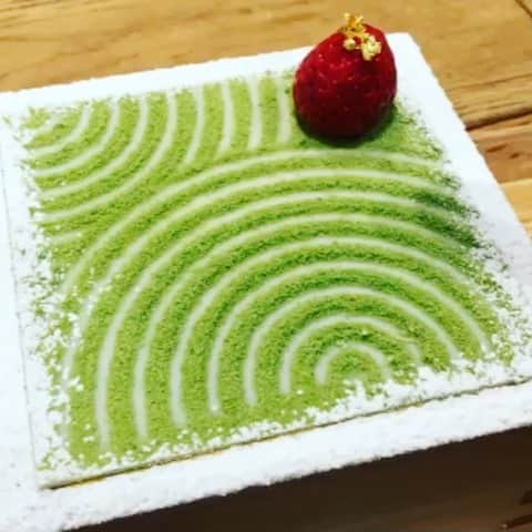 里井真由美のグルメインスタ