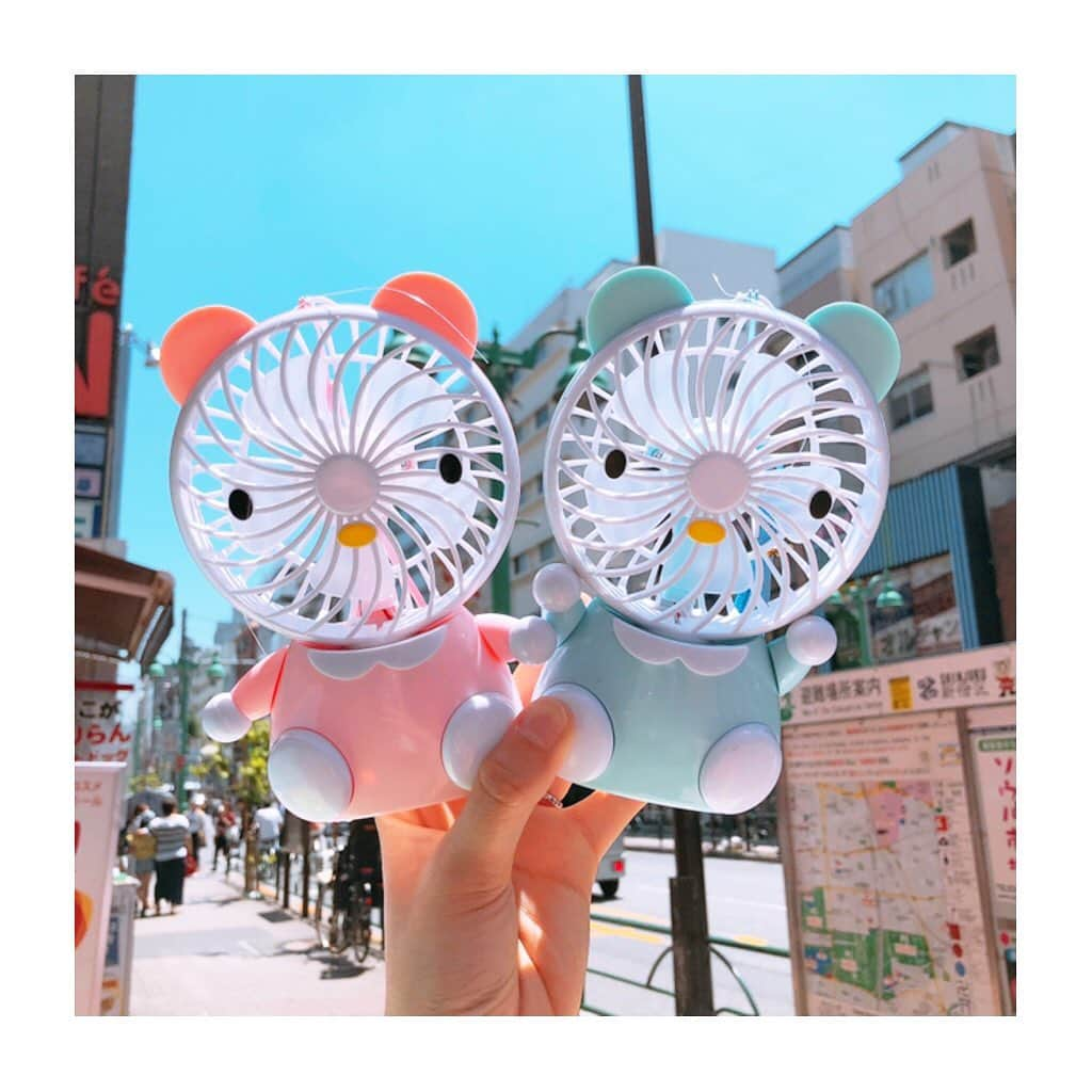 SKINGARDEN［スキンガーデン］さんのインスタグラム写真 - (SKINGARDEN［スキンガーデン］Instagram)「﻿ 今日はとっても天気がよく、もう夏のように﻿ 暑いですね😎☀️☀️﻿ ﻿ かわいい扇風機たくさん揃えて皆さまのご来店、﻿ お待ちしております🐰💓💓﻿ ﻿ ﻿ ﻿ #skingarden #スキンガーデン #新大久保 #신오쿠보 #韓国 #韓国メイク #韓国コスメ #メイク #コスメ #한국화장품 #한국메이크업 #메이크업 #코스메틱 #g9skin #berrisome #elishacoy #日韓 #좋아요 #instagood #beauty #cute #扇風機 #ミニ扇風機 #ハンディファン #오오티디 #韓国好きな人と繋がりたい」5月24日 14時04分 - skingarden.jp