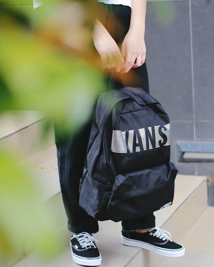 Vans Philippinesさんのインスタグラム写真 - (Vans PhilippinesInstagram)「Whether you're off to an adventure or out for errands,  a good backpack is always an essential. Visit our stores today and explore our bag selections. #VansPhilippines」5月24日 14時05分 - vansphilippines