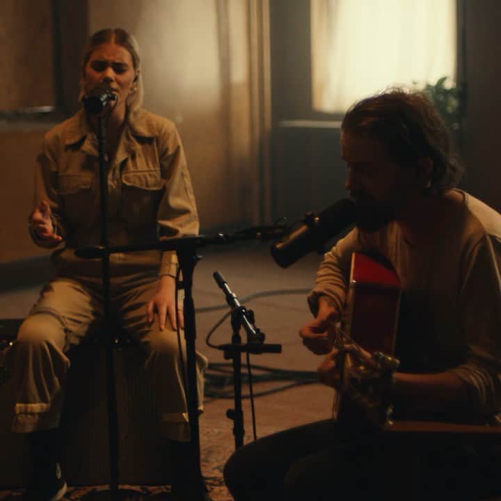 ユナイテッドのインスタグラム：「‘Another in the Fire’, recorded live with our friends at @Spotify. Link in bio to watch the series — only on Spotify.」