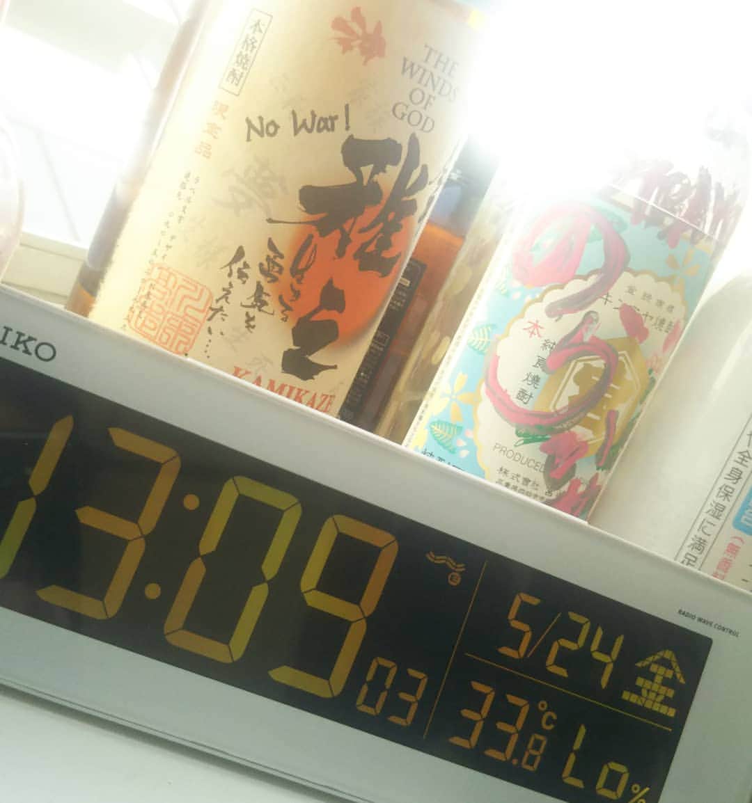 重松隆志さんのインスタグラム写真 - (重松隆志Instagram)「もちろん室内ですけどね。33.8℃。 なにごとですか。明日はもっとらしく。 汗だくです。Lo％ってなに？」5月24日 14時12分 - shige_man_