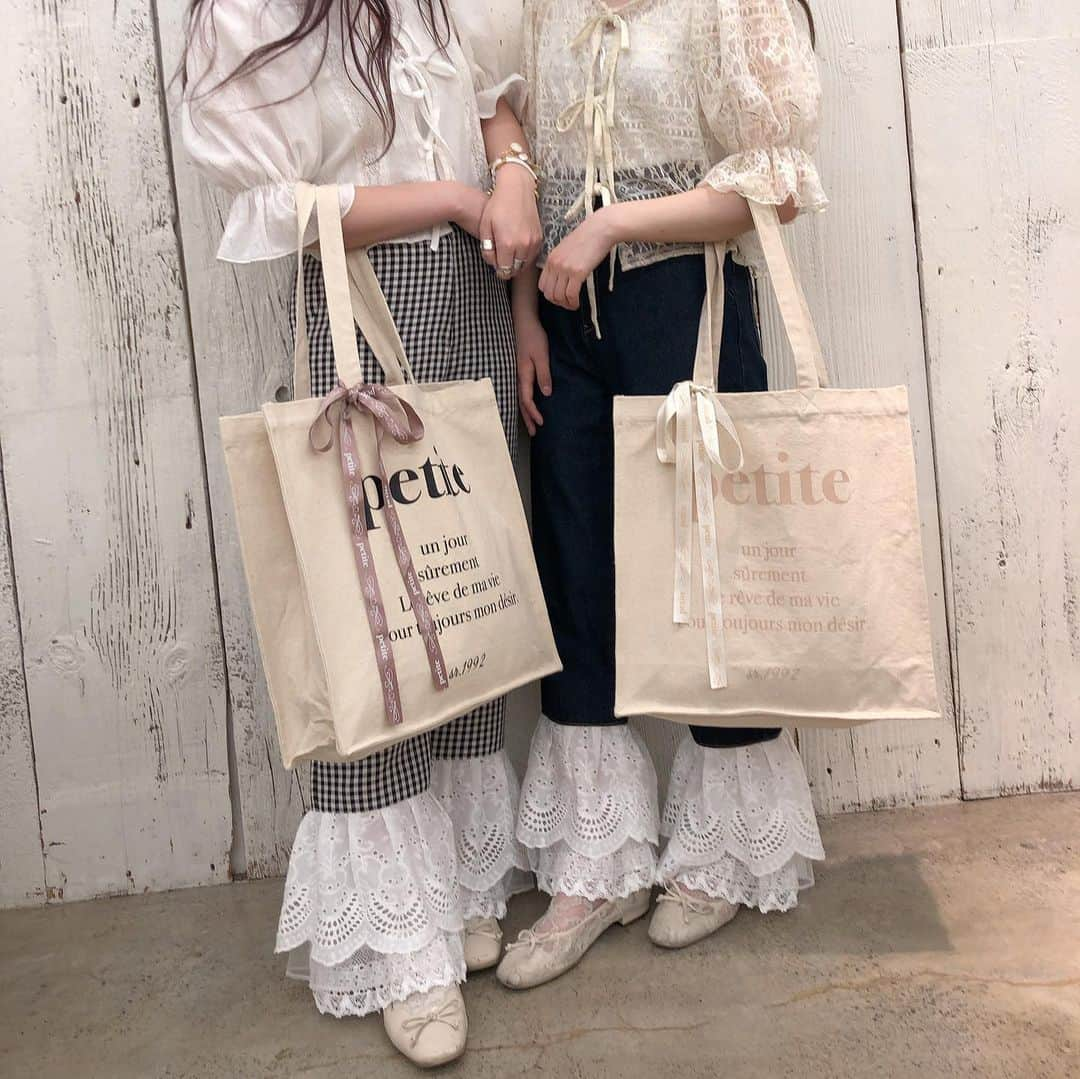 one after another NICECLAUPさんのインスタグラム写真 - (one after another NICECLAUPInstagram)「ㅤㅤㅤㅤㅤㅤㅤㅤㅤㅤㅤㅤㅤ  ㅤㅤㅤㅤㅤㅤㅤㅤㅤㅤㅤㅤㅤ 【petite by  niceclaup  2nd collection 🥀💕】 ㅤㅤㅤㅤㅤㅤㅤㅤㅤㅤㅤㅤㅤ  ㅤㅤㅤㅤㅤㅤㅤㅤㅤㅤㅤㅤㅤ 【5/25 12:00〜 公式通販サイトで通常販売スタート❤︎】 ㅤㅤㅤㅤㅤㅤㅤㅤㅤㅤㅤㅤㅤ 大変お待たせいたしました！ ㅤㅤㅤㅤㅤㅤㅤㅤㅤㅤㅤㅤㅤ  ㅤㅤㅤㅤㅤㅤㅤㅤㅤㅤㅤㅤㅤ  明日5/25 12:00〜公式通販サイトで 通常販売をスタートします☺︎ ㅤㅤㅤㅤㅤㅤㅤㅤㅤㅤㅤㅤㅤ 今回は5型 🍒🍒 ㅤㅤㅤㅤㅤㅤㅤㅤㅤㅤㅤㅤㅤ  店頭でも既に完売しているアイテムも あるので、 お気に入りのアイテムをぜひ手に入れて❤︎ ㅤㅤㅤㅤㅤㅤㅤㅤㅤㅤㅤㅤㅤ  ㅤㅤㅤㅤㅤㅤㅤㅤㅤㅤㅤㅤㅤ 【 petite by NICECLAUP 】 ㅤㅤㅤㅤㅤㅤㅤㅤㅤㅤㅤㅤㅤ  特別なお洋服を詰め込んだ 自分だけの小さなお店。 ㅤㅤㅤㅤㅤㅤㅤㅤㅤㅤㅤㅤㅤ  自分だけの小さなこだわり。 ㅤㅤㅤㅤㅤㅤㅤㅤㅤㅤㅤㅤㅤ 自分だけの小さな夢。 ㅤㅤㅤㅤㅤㅤㅤㅤㅤㅤㅤㅤㅤ  誰にも秘密の小さな憧れを込めて、 毎日を輝かせるそんな1枚にしてほしい。。 ㅤㅤㅤㅤㅤㅤㅤㅤㅤㅤㅤㅤㅤ  @ricaco0505  @sakashiii0413 ㅤㅤㅤㅤㅤㅤㅤㅤㅤㅤㅤㅤㅤ 2人の思いが詰まった お洋服のラインナップ。ㅤㅤㅤㅤㅤㅤㅤㅤㅤㅤㅤㅤㅤ  こだわりのディテールと プリント、素材、シルエットを 実際にご覧いただけます🥀💕 ㅤㅤㅤㅤㅤㅤㅤㅤㅤㅤㅤㅤㅤ  ㅤㅤㅤㅤㅤㅤㅤㅤㅤㅤㅤㅤㅤ  ㅤㅤㅤㅤㅤㅤㅤㅤㅤㅤㅤㅤㅤ ※販売数に限りがございます。 販売終了の際は、ご了承ください。 ﻿ ﻿ ㅤㅤㅤㅤㅤㅤㅤㅤㅤㅤㅤㅤㅤ﻿﻿﻿﻿﻿﻿﻿﻿ プロフィール欄のURLから❤︎﻿﻿﻿﻿﻿﻿﻿﻿﻿ ﻿﻿﻿﻿﻿﻿﻿﻿﻿﻿ @niceclaup_official_﻿﻿﻿﻿﻿﻿﻿﻿﻿﻿ ㅤㅤㅤㅤㅤㅤㅤㅤㅤㅤㅤㅤㅤ﻿﻿﻿﻿﻿﻿﻿﻿﻿﻿ ﻿﻿ㅤㅤㅤㅤㅤㅤㅤㅤㅤㅤㅤㅤㅤ﻿﻿﻿﻿﻿﻿﻿﻿ ﻿﻿﻿﻿﻿﻿﻿﻿ #niceclaup #niceclaup_ootd #niceclaup_2019ss #ootd #2019ss #fashion﻿ #petitebyniceclaup #ナイスクラップ #さかりか」5月24日 14時30分 - niceclaup_official_