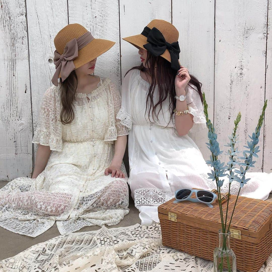 one after another NICECLAUPさんのインスタグラム写真 - (one after another NICECLAUPInstagram)「ㅤㅤㅤㅤㅤㅤㅤㅤㅤㅤㅤㅤㅤ  ㅤㅤㅤㅤㅤㅤㅤㅤㅤㅤㅤㅤㅤ 【petite by  niceclaup  2nd collection 🥀💕】 ㅤㅤㅤㅤㅤㅤㅤㅤㅤㅤㅤㅤㅤ  ㅤㅤㅤㅤㅤㅤㅤㅤㅤㅤㅤㅤㅤ 【5/25 12:00〜 公式通販サイトで通常販売スタート❤︎】 ㅤㅤㅤㅤㅤㅤㅤㅤㅤㅤㅤㅤㅤ 大変お待たせいたしました！ ㅤㅤㅤㅤㅤㅤㅤㅤㅤㅤㅤㅤㅤ  ㅤㅤㅤㅤㅤㅤㅤㅤㅤㅤㅤㅤㅤ  明日5/25 12:00〜公式通販サイトで 通常販売をスタートします☺︎ ㅤㅤㅤㅤㅤㅤㅤㅤㅤㅤㅤㅤㅤ 今回は5型 🍒🍒 ㅤㅤㅤㅤㅤㅤㅤㅤㅤㅤㅤㅤㅤ  店頭でも既に完売しているアイテムも あるので、 お気に入りのアイテムをぜひ手に入れて❤︎ ㅤㅤㅤㅤㅤㅤㅤㅤㅤㅤㅤㅤㅤ  ㅤㅤㅤㅤㅤㅤㅤㅤㅤㅤㅤㅤㅤ 【 petite by NICECLAUP 】 ㅤㅤㅤㅤㅤㅤㅤㅤㅤㅤㅤㅤㅤ  特別なお洋服を詰め込んだ 自分だけの小さなお店。 ㅤㅤㅤㅤㅤㅤㅤㅤㅤㅤㅤㅤㅤ  自分だけの小さなこだわり。 ㅤㅤㅤㅤㅤㅤㅤㅤㅤㅤㅤㅤㅤ 自分だけの小さな夢。 ㅤㅤㅤㅤㅤㅤㅤㅤㅤㅤㅤㅤㅤ  誰にも秘密の小さな憧れを込めて、 毎日を輝かせるそんな1枚にしてほしい。。 ㅤㅤㅤㅤㅤㅤㅤㅤㅤㅤㅤㅤㅤ  @ricaco0505  @sakashiii0413 ㅤㅤㅤㅤㅤㅤㅤㅤㅤㅤㅤㅤㅤ 2人の思いが詰まった お洋服のラインナップ。ㅤㅤㅤㅤㅤㅤㅤㅤㅤㅤㅤㅤㅤ  こだわりのディテールと プリント、素材、シルエットを 実際にご覧いただけます🥀💕 ㅤㅤㅤㅤㅤㅤㅤㅤㅤㅤㅤㅤㅤ  ㅤㅤㅤㅤㅤㅤㅤㅤㅤㅤㅤㅤㅤ  ㅤㅤㅤㅤㅤㅤㅤㅤㅤㅤㅤㅤㅤ ※販売数に限りがございます。 販売終了の際は、ご了承ください。 ﻿ ﻿ ㅤㅤㅤㅤㅤㅤㅤㅤㅤㅤㅤㅤㅤ﻿﻿﻿﻿﻿﻿﻿﻿ プロフィール欄のURLから❤︎﻿﻿﻿﻿﻿﻿﻿﻿﻿ ﻿﻿﻿﻿﻿﻿﻿﻿﻿﻿ @niceclaup_official_﻿﻿﻿﻿﻿﻿﻿﻿﻿﻿ ㅤㅤㅤㅤㅤㅤㅤㅤㅤㅤㅤㅤㅤ﻿﻿﻿﻿﻿﻿﻿﻿﻿﻿ ﻿﻿ㅤㅤㅤㅤㅤㅤㅤㅤㅤㅤㅤㅤㅤ﻿﻿﻿﻿﻿﻿﻿﻿ ﻿﻿﻿﻿﻿﻿﻿﻿ #niceclaup #niceclaup_ootd #niceclaup_2019ss #ootd #2019ss #fashion﻿ #petitebyniceclaup #ナイスクラップ #さかりか」5月24日 14時31分 - niceclaup_official_