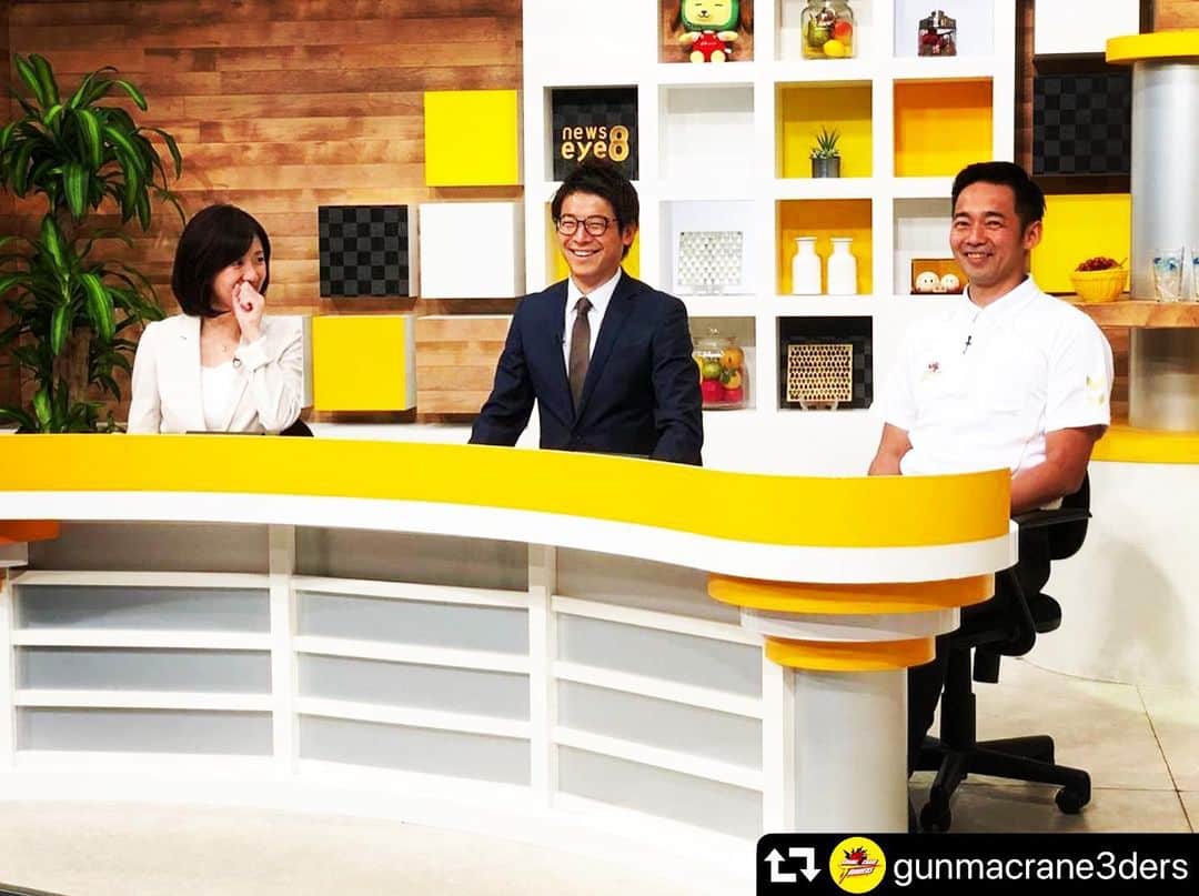 小松正英さんのインスタグラム写真 - (小松正英Instagram)「昨夜のニュースeye8は 今シーズン限りでの引退を表明された、 群馬クレインサンダーズの藤原 隆充 選手に お越し頂きました🏀  ベテランとしてチームを引っ張ってきた姿には 胸を打たれました。  昨日のコーナーでは、リハーサルから面白さ全開で来てくれた藤原選手。笑 進行役の僕と三隅アナが戸惑ってしまいました😅💦笑  これからは嘘か本当か、料理に挑戦したいという。笑  どんな形であれ、新たな舞台での活躍を心より応援しています❗️ #群馬クレインサンダーズ #バスケ #Bリーグ #藤原隆充 #群馬テレビ #ゲスト #アナウンサー #repost」5月24日 14時41分 - masa_fb.ank
