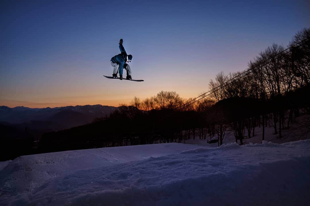 岡本圭司さんのインスタグラム写真 - (岡本圭司Instagram)「Sunrise jump session🌄  昔にみたいに思い通りの形は作れなくなってしまったけど、それでもこうやって滑りを写真に残せることは嬉しいです🙏 📸→ @yoshitoyanagida」5月24日 14時44分 - hywod_kj