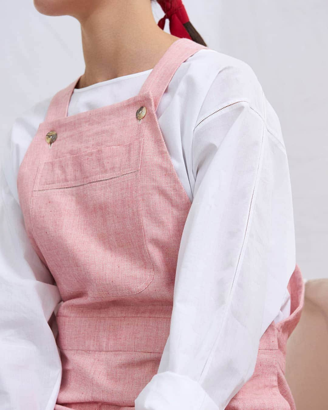 バンフォードさんのインスタグラム写真 - (バンフォードInstagram)「The long weekend calls for easy, breezy garments constructed from lightweight fabrics. Like our Bask Dungaree, which is made from a beautiful strawberry-pink microcheck cloth, and handwoven by artisans in India 🍓 #bamford #summerdungaree #incredibleindia」5月24日 14時48分 - bamford