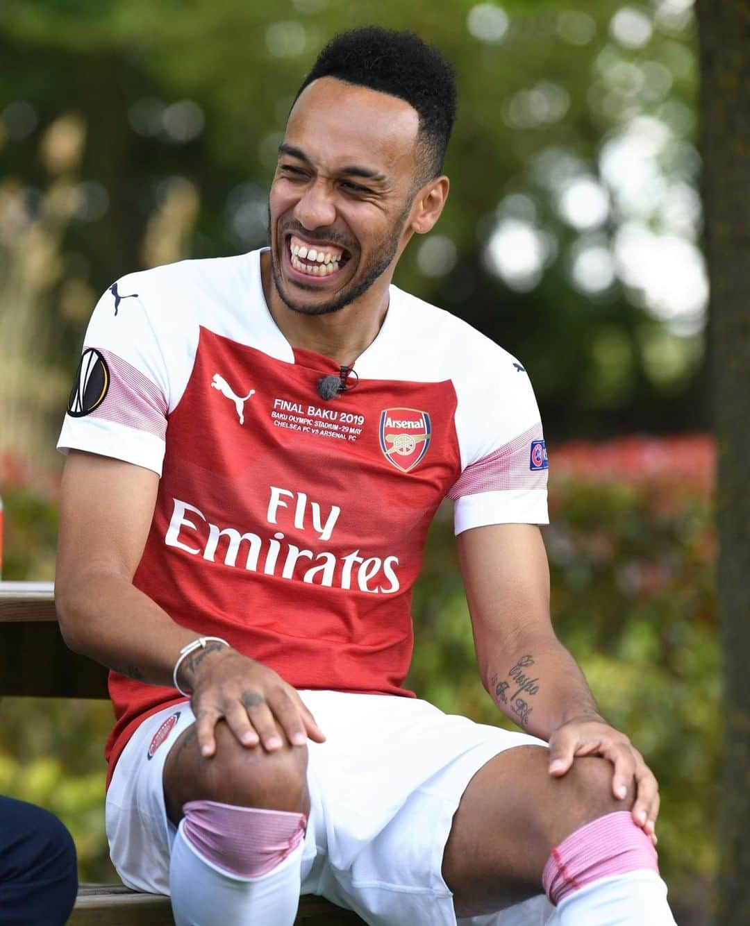 アーセナルFCさんのインスタグラム写真 - (アーセナルFCInstagram)「Smile! It's Friday! 😁⠀ ⠀ #FridayFeeling #Aubameyang #UEL #EuropeLeague #Auba #Arsenal」5月24日 15時00分 - arsenal