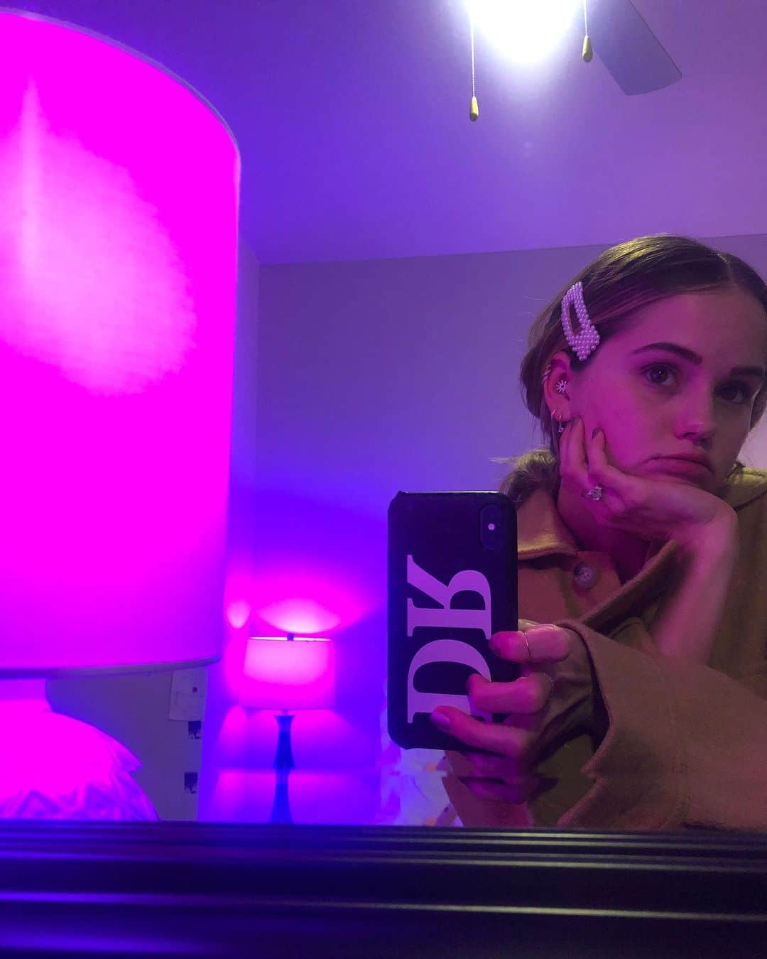デビー・ライアンのインスタグラム：「🍬🛸🔋」