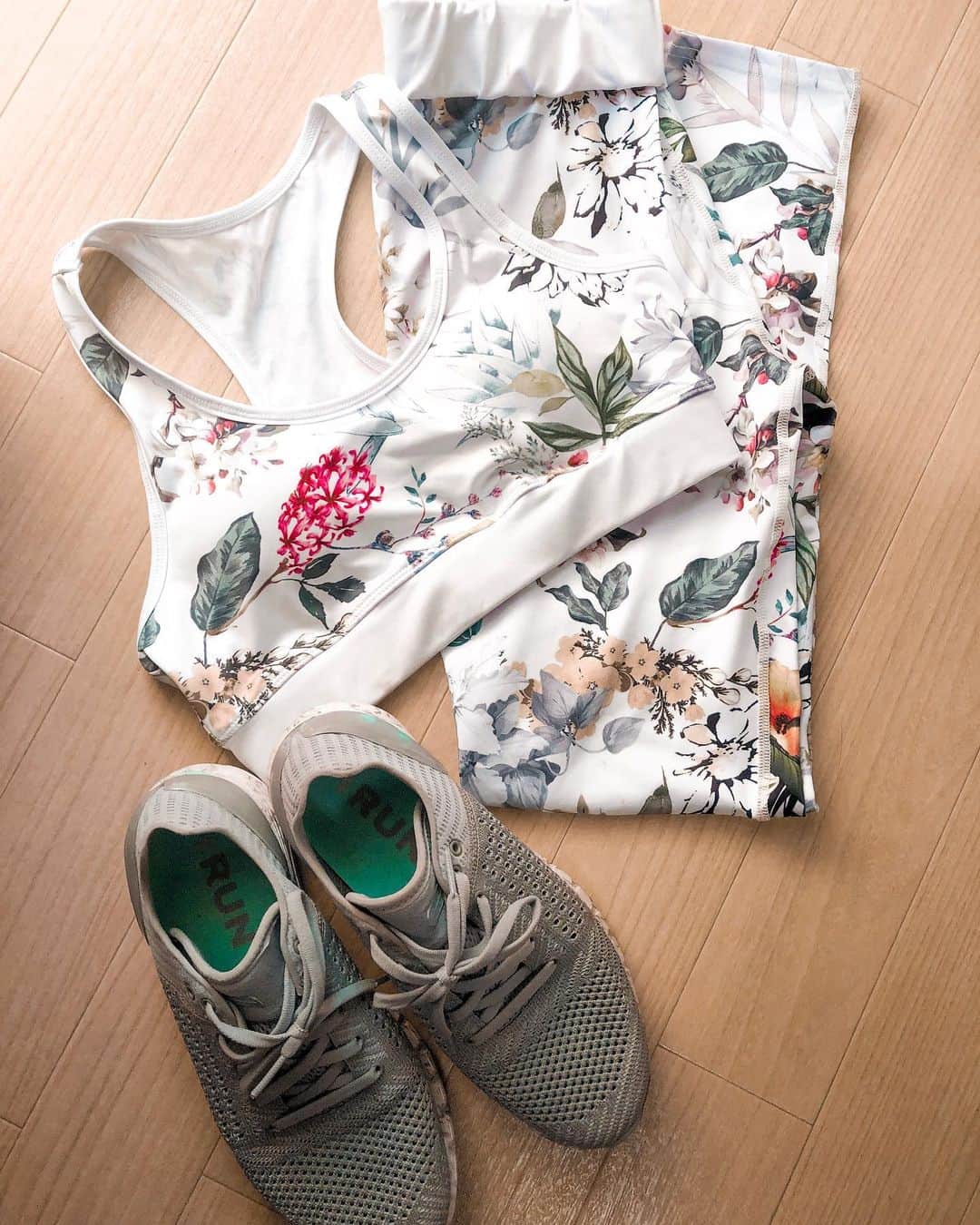 のインスタグラム：「Work out day .. 最近サボってたら、太り始めた🤭 今日から頑張ります!  ウェアはハッピークローゼット😉 . . . . . . #ハッピークローゼット #ヨガウェア #ヨガ #フィットネス女子 #トレーニング女子 #筋トレ女子 #PR #トレンドグラム #trendgram #trendgramer」