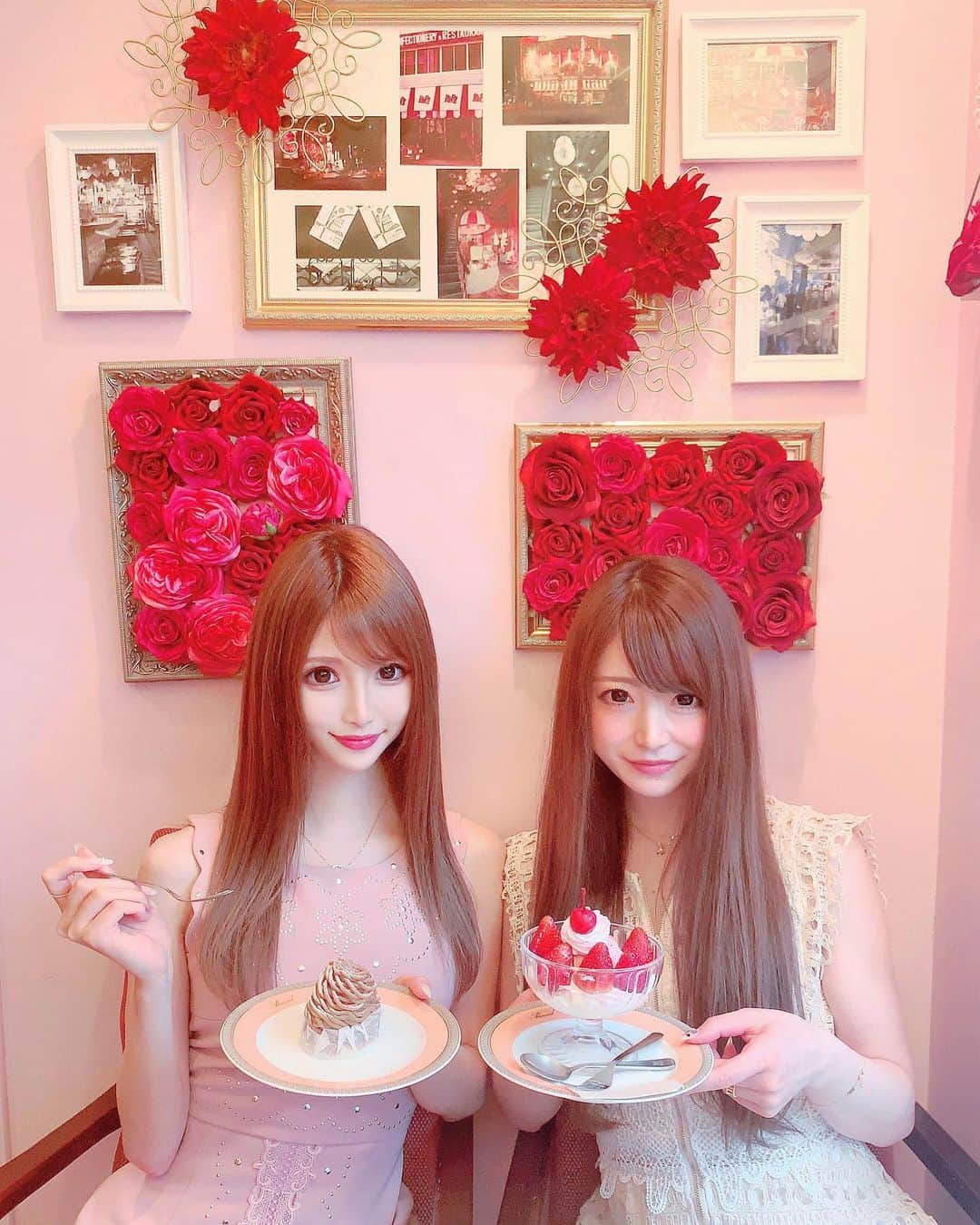 桜咲乃愛さんのインスタグラム写真 - (桜咲乃愛Instagram)「六本木アマンド🍰💗 ふらっと入ったのにインスタ映えな店内で可愛かった💖  色々頼んだけどぜんぶ美味しかった😆💓✨ また行こ«٩(*´ ꒳ `*)۶❁¨̮ この日のワンピースは @emiriawiz_official 💕💕💕 ピンクかわいいしサラッとしててとても着やすい💖  ライダースも @emiriawiz_official  #歌舞伎町キャバ嬢 #六本木#六本木カフェ#アマンド#六本木アマンド#女子会#女子会コーデ #エミリアウィズ#emirawiz#コーデ#ワンピース#インスタ映え#ピンク」5月24日 14時58分 - noasama1101