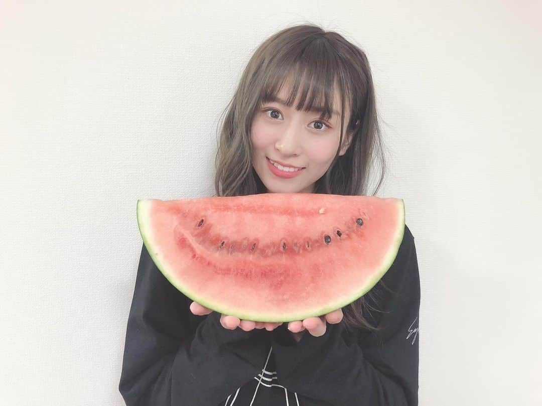 内木志さんのインスタグラム写真 - (内木志Instagram)「スイカ🍉 一緒にたべよ？ #スイカ #🍉」5月24日 20時28分 - cocoro_naiki