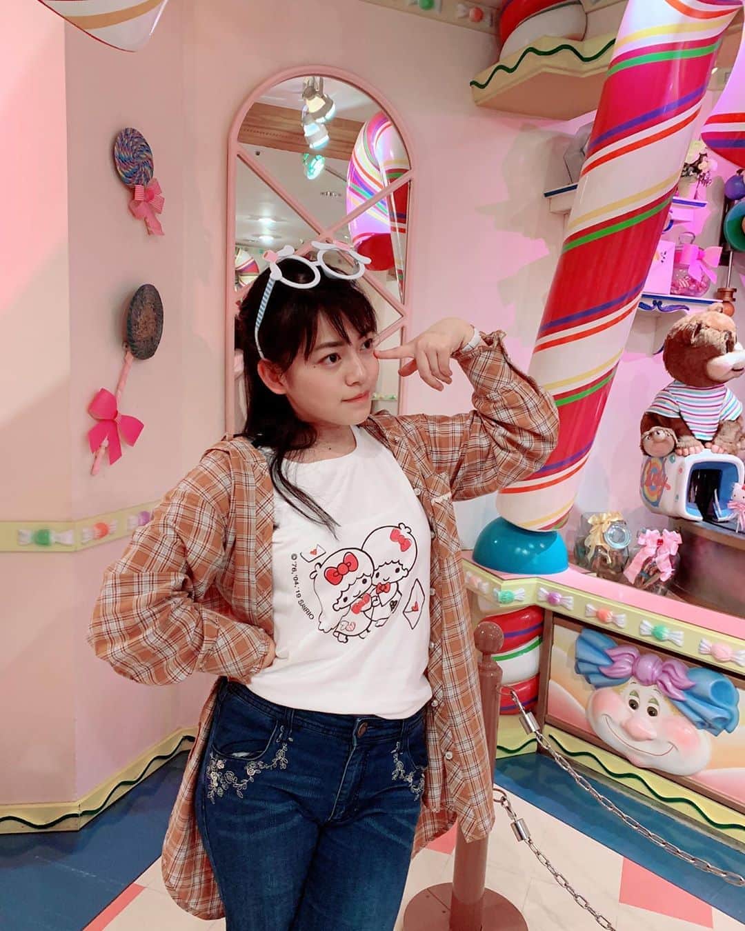 高岡薫のインスタグラム：「サンリオピューロランドPart5✨ (写真おんなじもの1枚あげちゃったけど許して)  #サンリオピューロランド #キキララトゥインクリングツアー」
