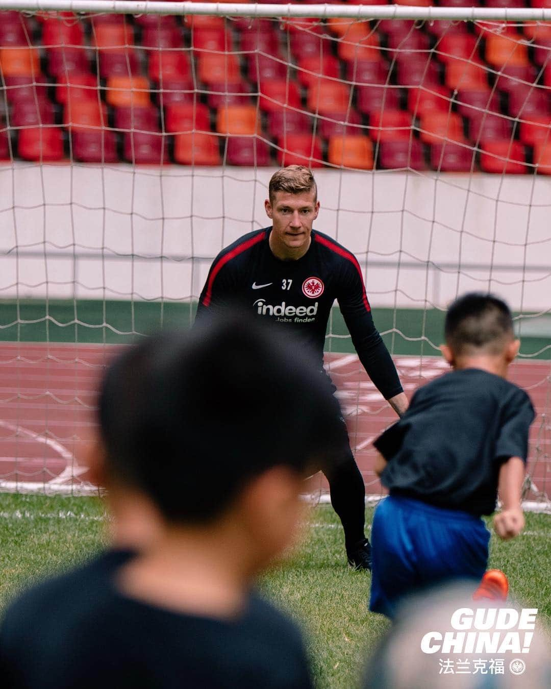 アイントラハト・フランクフルトさんのインスタグラム写真 - (アイントラハト・フランクフルトInstagram)「Training with kids 🤗 • • #GudeChina #footballasitsmeanttobe #bundesliga #china #sge #eintracht #frankfurt #eintrachtfrankfurt」5月24日 15時05分 - eintrachtfrankfurt