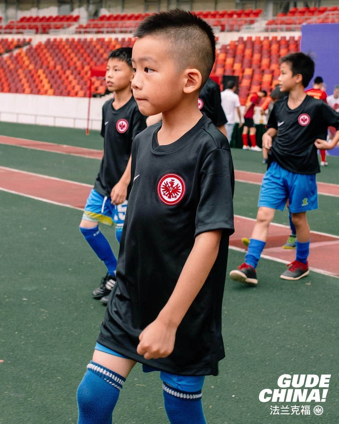 アイントラハト・フランクフルトさんのインスタグラム写真 - (アイントラハト・フランクフルトInstagram)「Training with kids 🤗 • • #GudeChina #footballasitsmeanttobe #bundesliga #china #sge #eintracht #frankfurt #eintrachtfrankfurt」5月24日 15時05分 - eintrachtfrankfurt