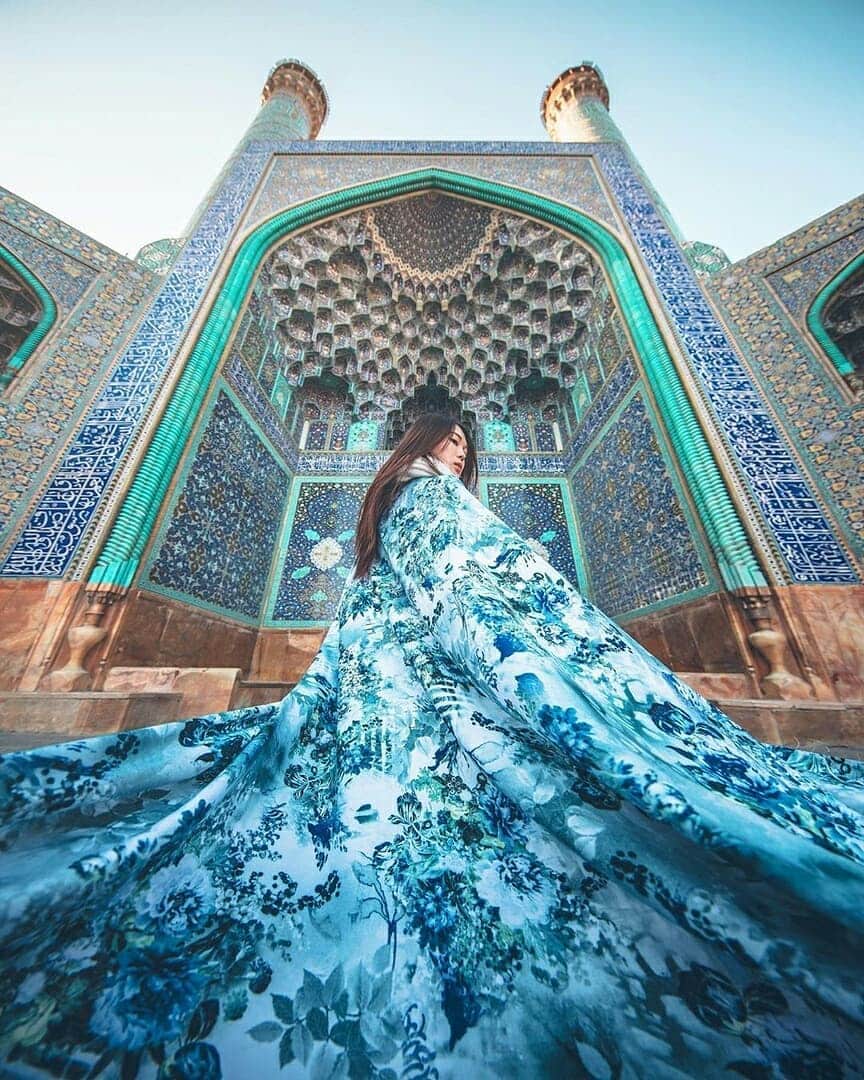 Discover Earthさんのインスタグラム写真 - (Discover EarthInstagram)「As the remnants of the Persian empire that once covered almost the entire area from Greece to China, Iran is full of historic wonders, vibrant colors and incredible architecture ! This beautiful country should be on anyone's bucketlist ! 🇮🇷 Who would you want to discover these amazing places with ? Tag them ! — 📍#DiscoverIran — 📸 Photos by @harimaolee」5月24日 15時25分 - discoverearth