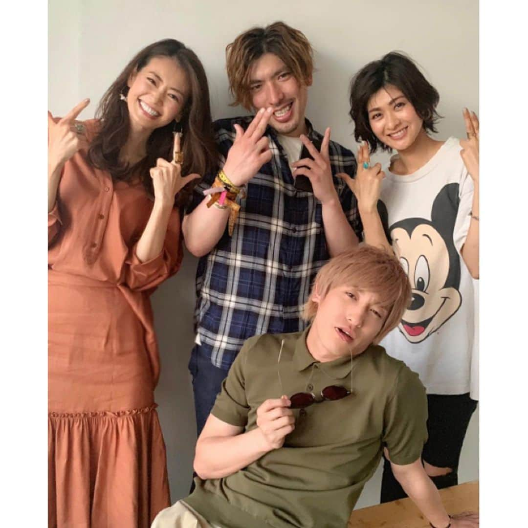 葛岡碧さんのインスタグラム写真 - (葛岡碧Instagram)「EXITさんと♪♪ ・ 撮影ご一緒させていただきました😊 とても楽しい現場でした🎶  #りんたろー さん #兼近大樹 さん #EXIT ・ @domani_official お楽しみに♪」5月24日 15時40分 - midori_kuzuoka