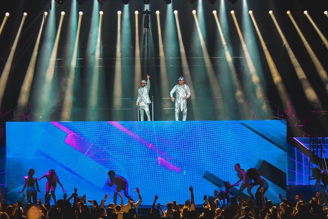 ウィジンさんのインスタグラム写真 - (ウィジンInstagram)「#comoantestourusa2019 #phoenixarizona @livenation @cmnevents #seguimos @wisinyyandel #otronivel 🌎🏆 @bryantbauzo」5月24日 15時47分 - wisin